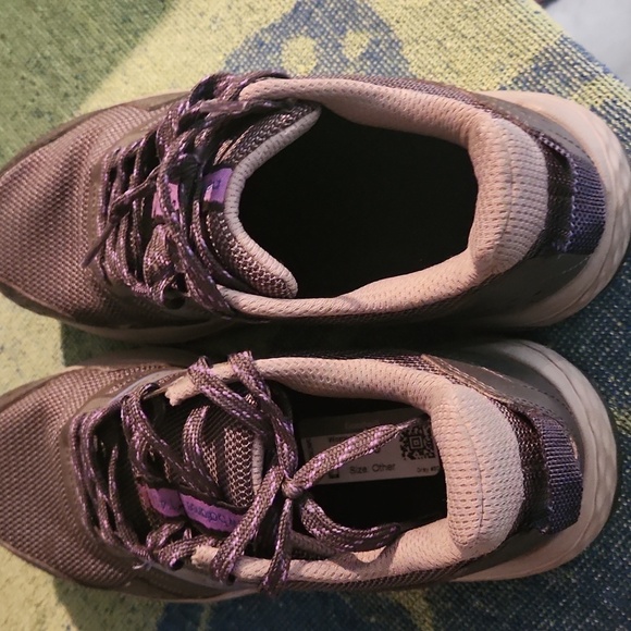 New Balance Women's Gray and Purple Running Shoes - Picture 5 of 6